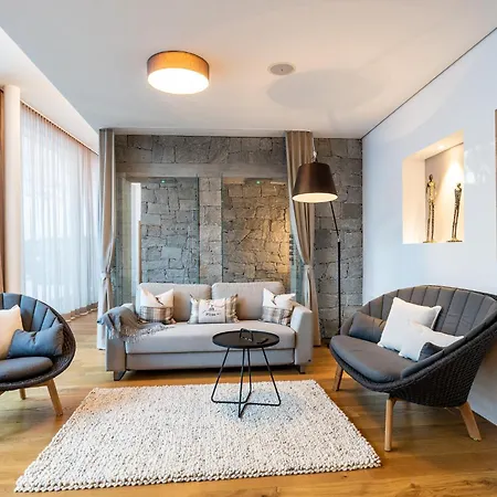 Apartment Luxus-mountain-suite Rocca Bella Mit Dampfbad & Saisonalem Aussen-pool *